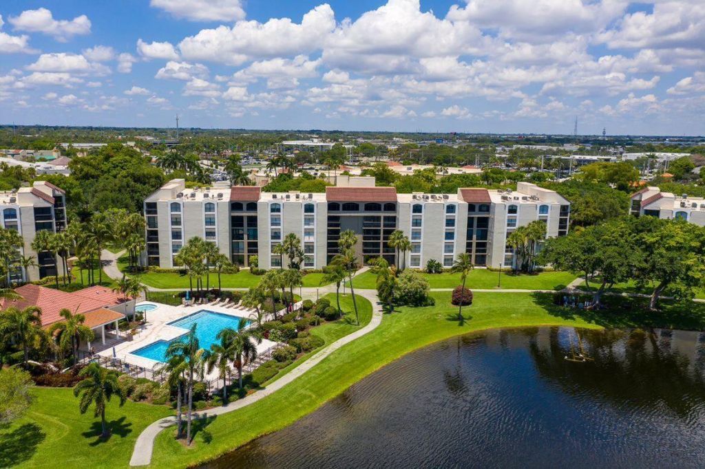 1915 Lavers Circle, Unit E309, Delray Beach, FL 33444 Photo