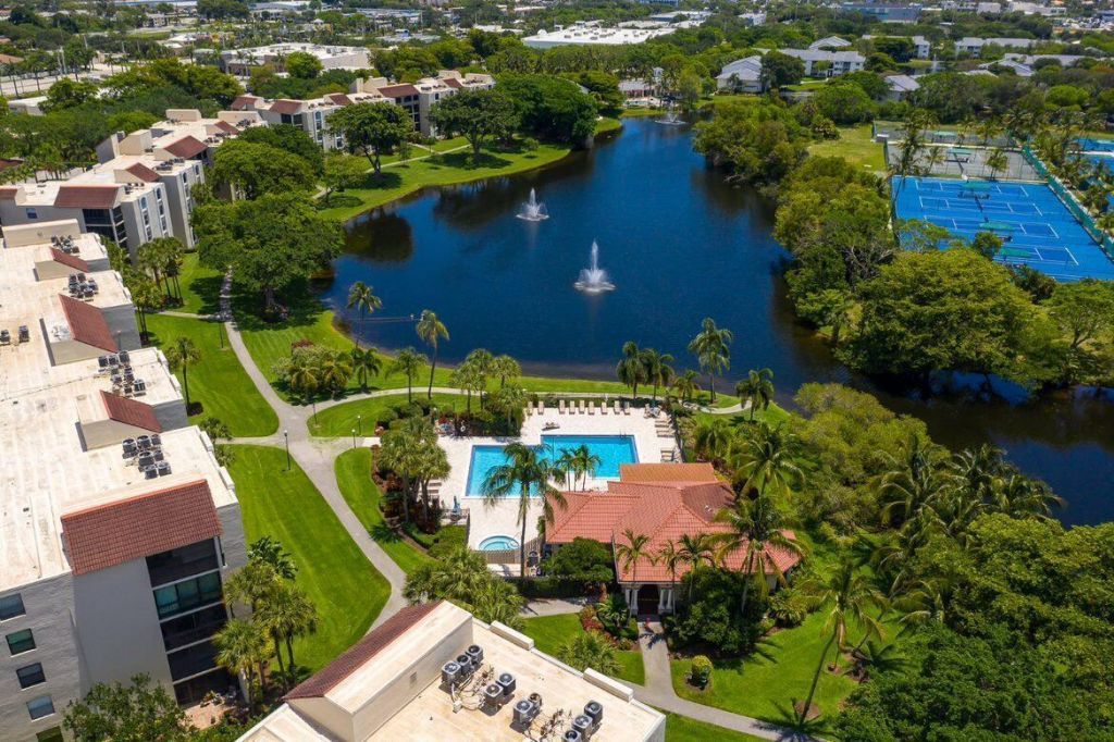 1915 Lavers Circle, Unit E309, Delray Beach, FL 33444 Photo