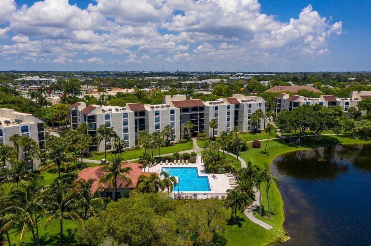 1915 Lavers Circle, Unit E309, Delray Beach, FL 33444 Photo