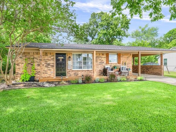 151 W College Street , Canton, TX 75103