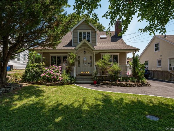 20 10th Street, Locust Valley, NY 11560