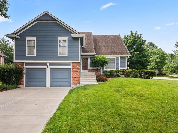 9213 W 117th Terrace, Overland Park, KS 66210