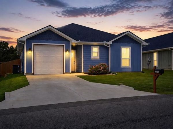 2316 Creekview Drive, Granbury, TX 76048
