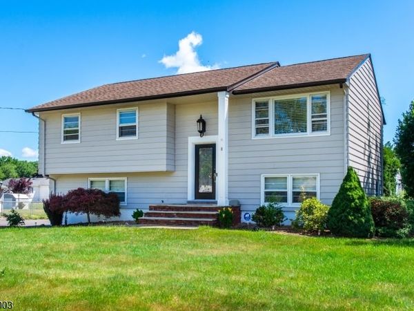 8 Kennedy Dr, Fairfield, NJ 07004