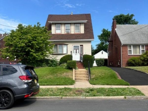 27 E Gibbons St, Linden, NJ 07036