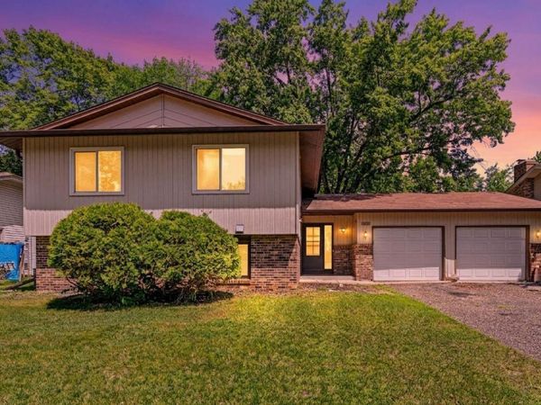6748 81st Avenue N, Brooklyn Park, MN 55445