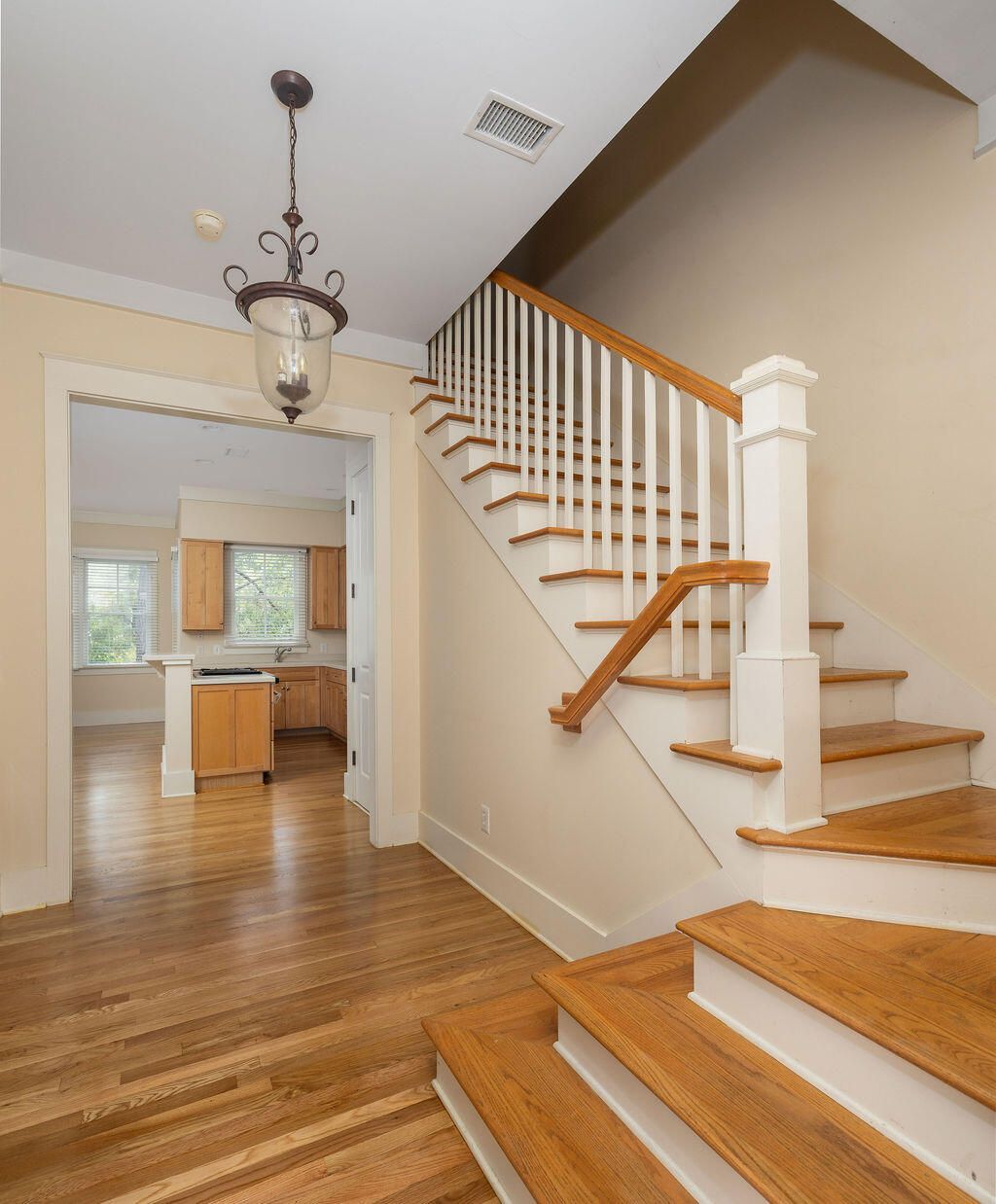 142 Wappoo Creek Drive Photo 9
