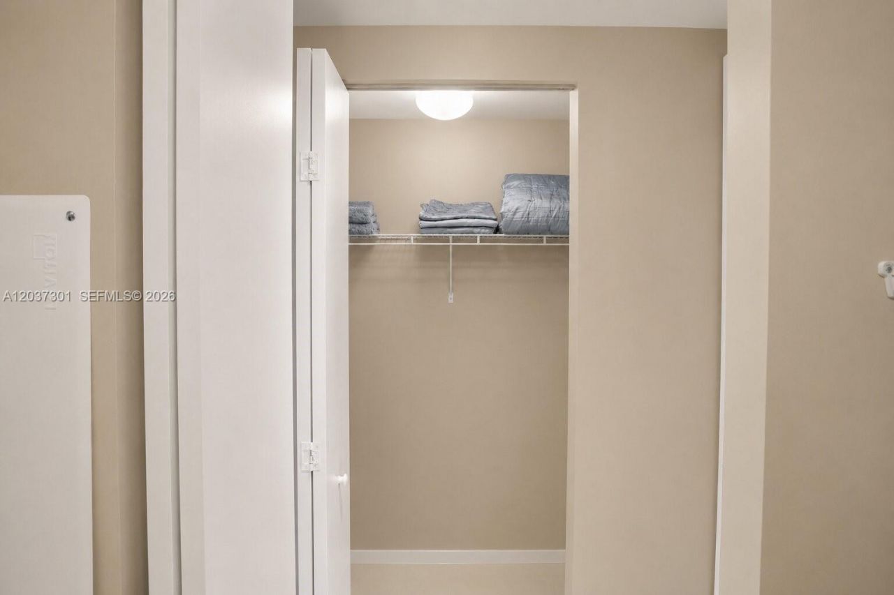 5300 Paseo Blvd , Unit 1510, Doral, FL 33166 Photo