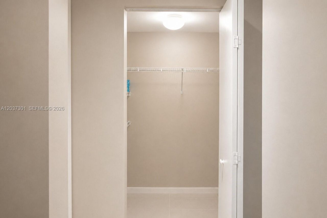 5300 Paseo Blvd , Unit 1510, Doral, FL 33166 Photo