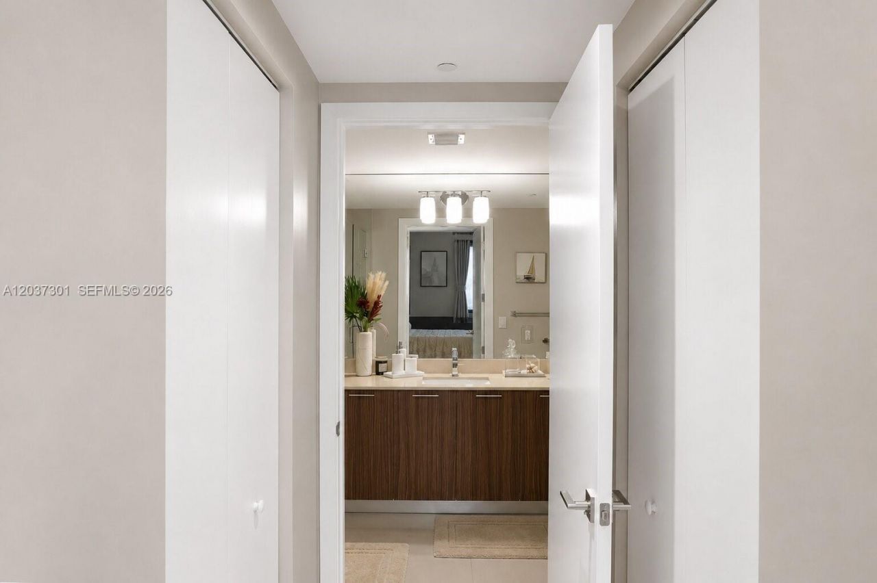 5300 Paseo Blvd , Unit 1510, Doral, FL 33166 Photo