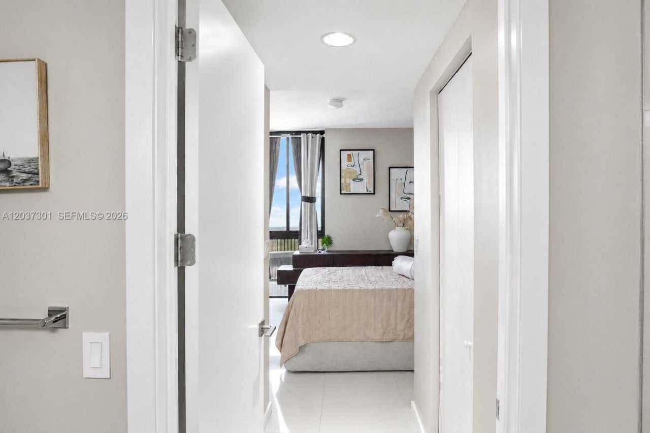 5300 Paseo Blvd , Unit 1510, Doral, FL 33166 Photo