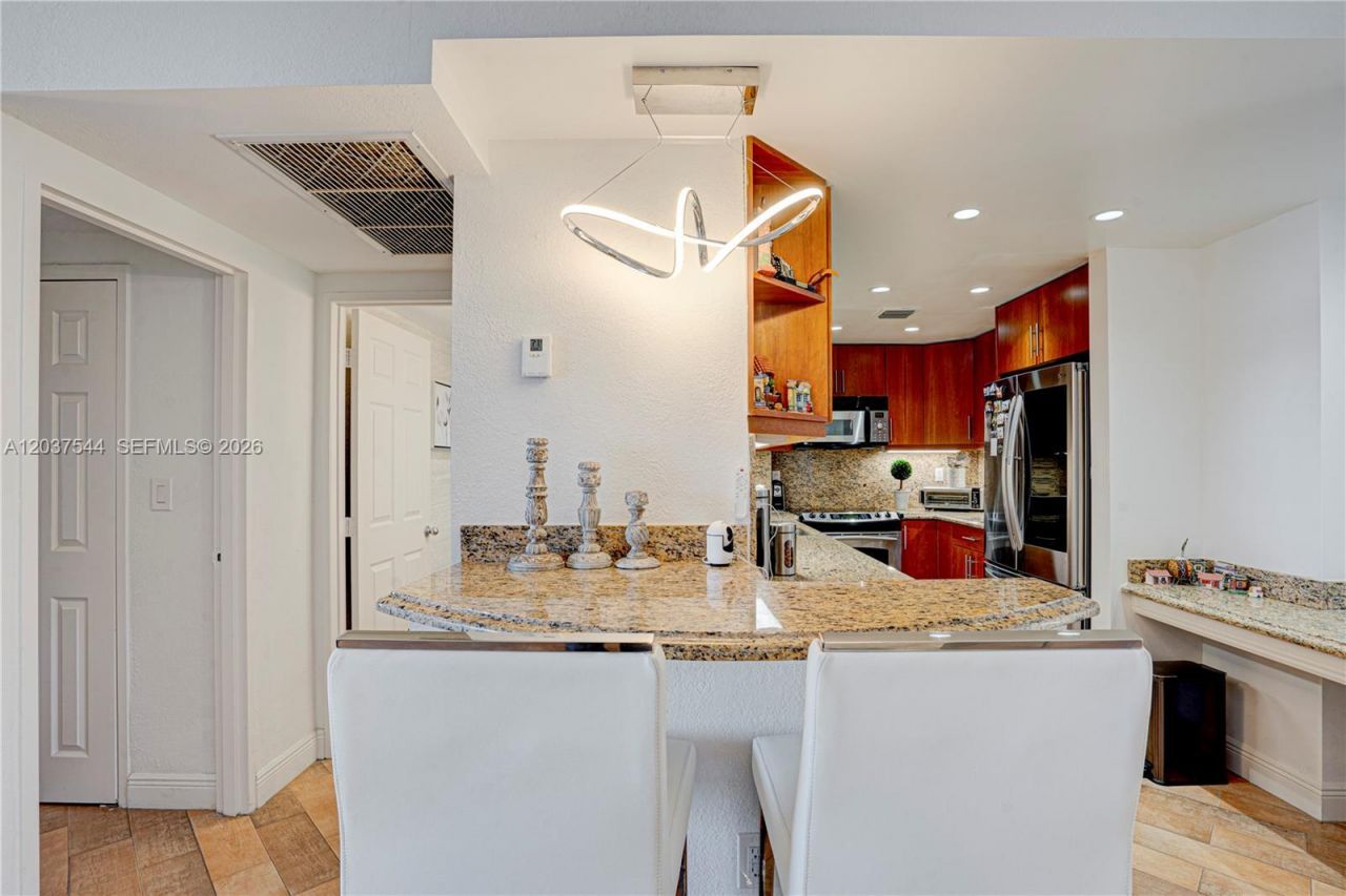 10350 W Bay Harbor Dr , Unit 4T, Bay Harbor Islands, FL 33154 Photo
