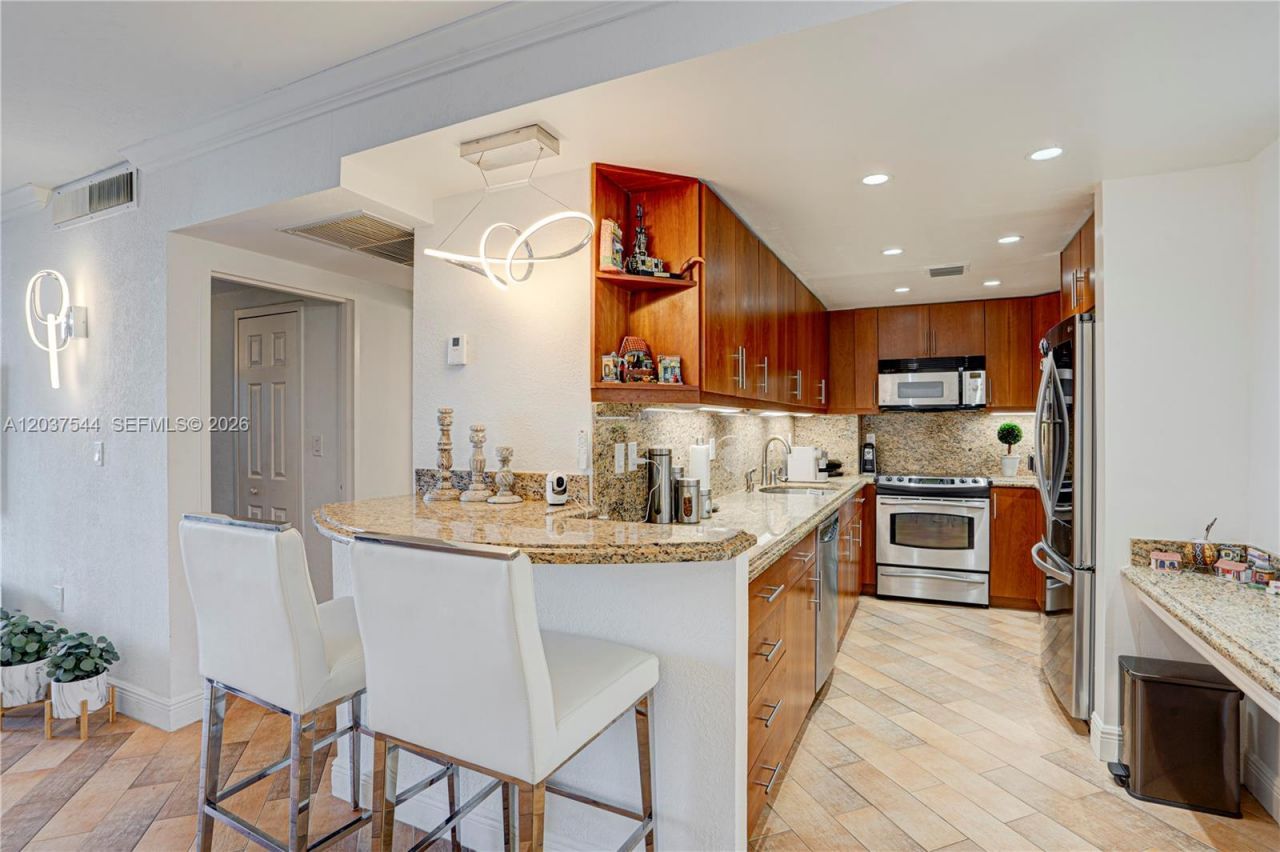 10350 W Bay Harbor Dr , Unit 4T, Bay Harbor Islands, FL 33154 Photo