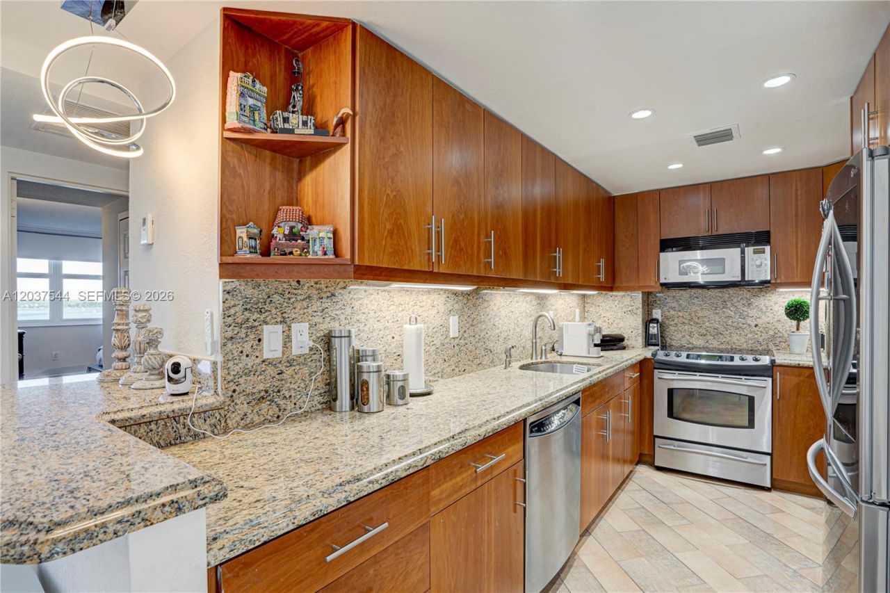 10350 W Bay Harbor Dr , Unit 4T, Bay Harbor Islands, FL 33154 Photo