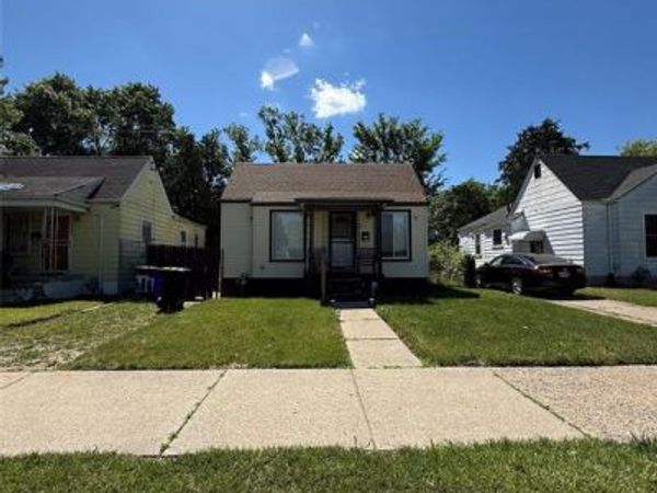 8611 Auburn Street, Detroit, MI 48228