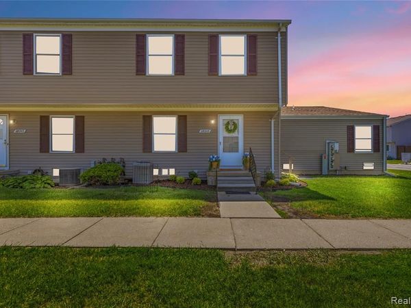 28245 Raleigh Crescent Drive , Chesterfield Twp, MI 48051