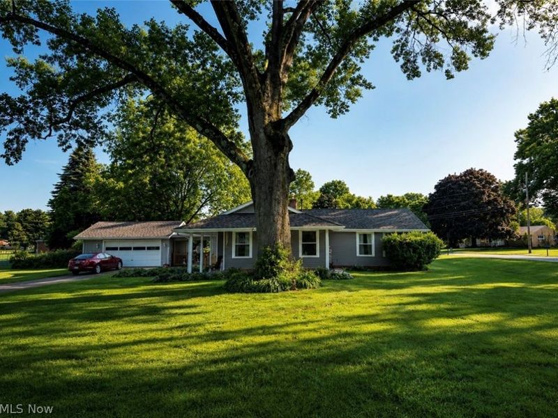 3146 Meadowwood Street NW, Massillon, OH 44646 Photo 2