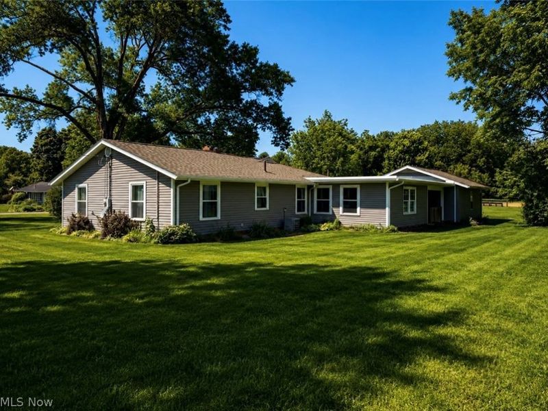 3146 Meadowwood Street NW, Massillon, OH 44646 Photo 4