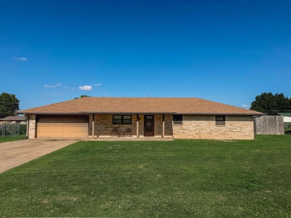 703 N Vernon Avenue, Hinton, OK 73047