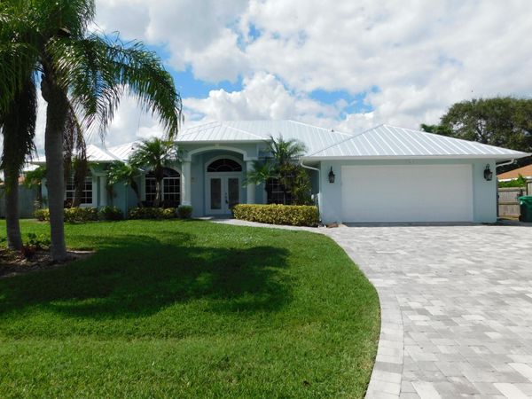117 Queen Elizabeth Court, Hutchinson Island, FL 34949