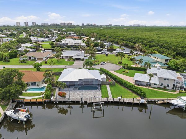 117 Queen Elizabeth Court, Hutchinson Island, FL 34949