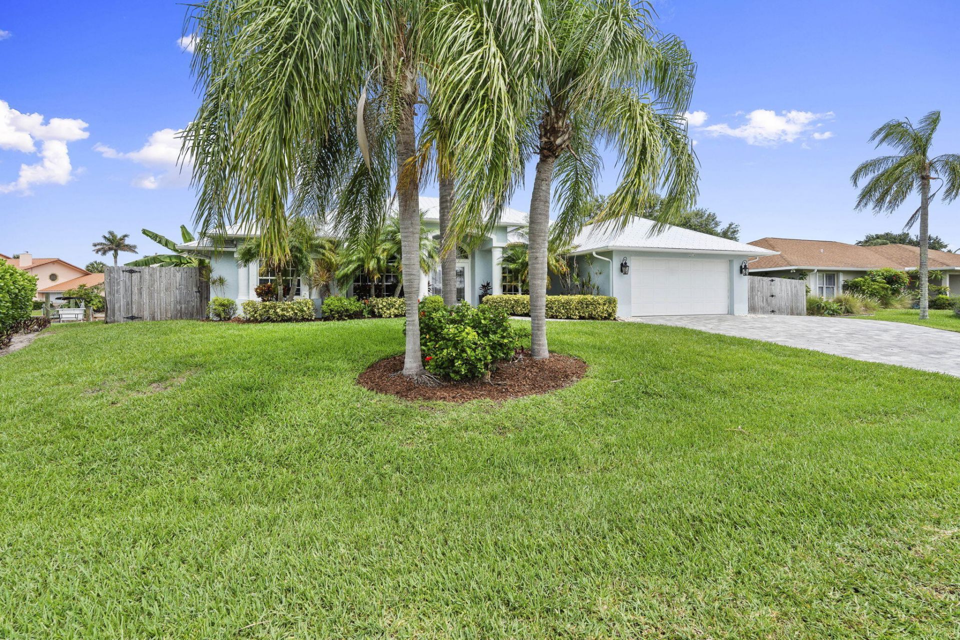 117 Queen Elizabeth Court, Hutchinson Island, FL 34949 Photo