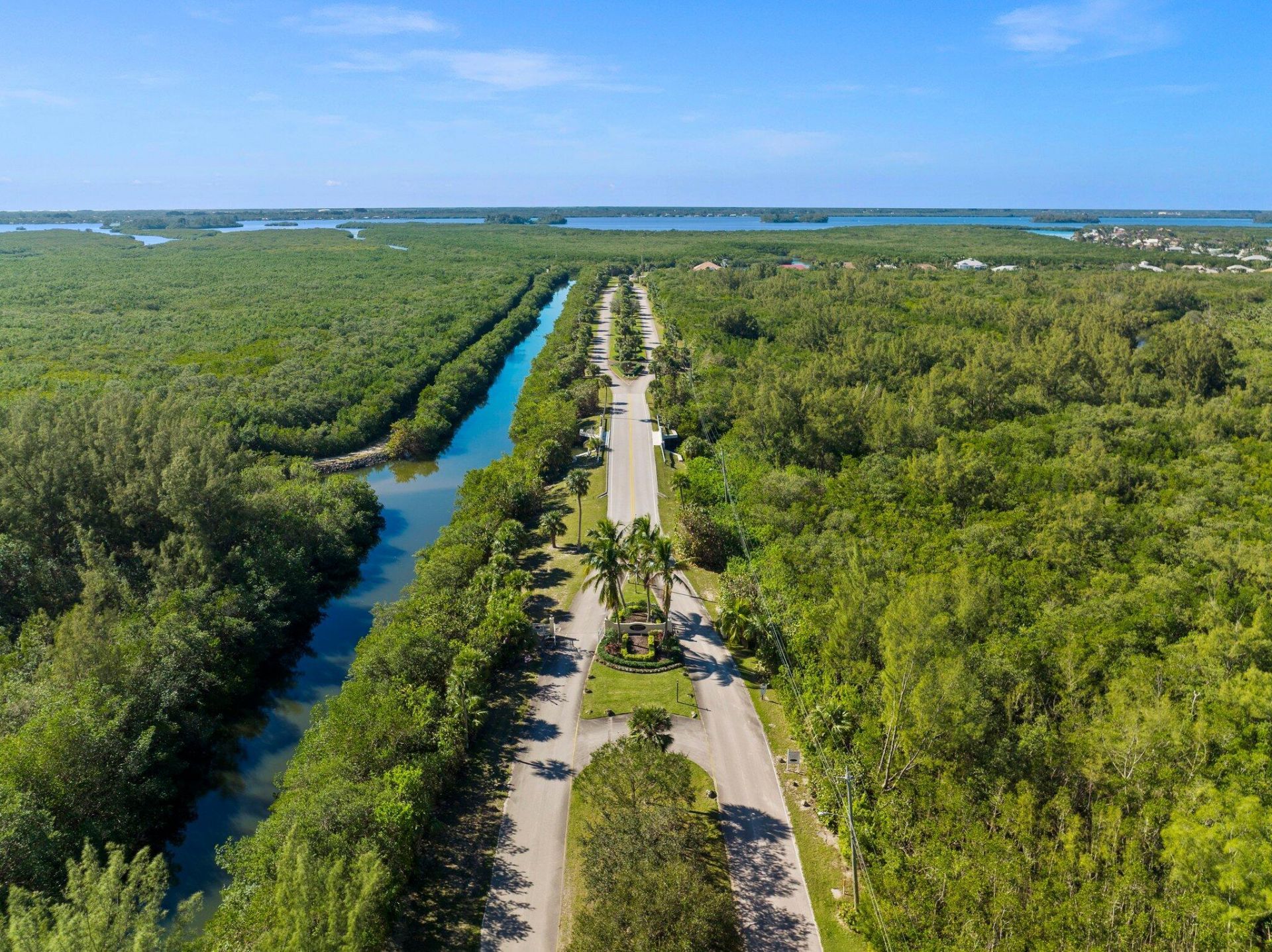 117 Queen Elizabeth Court, Hutchinson Island, FL 34949 Photo
