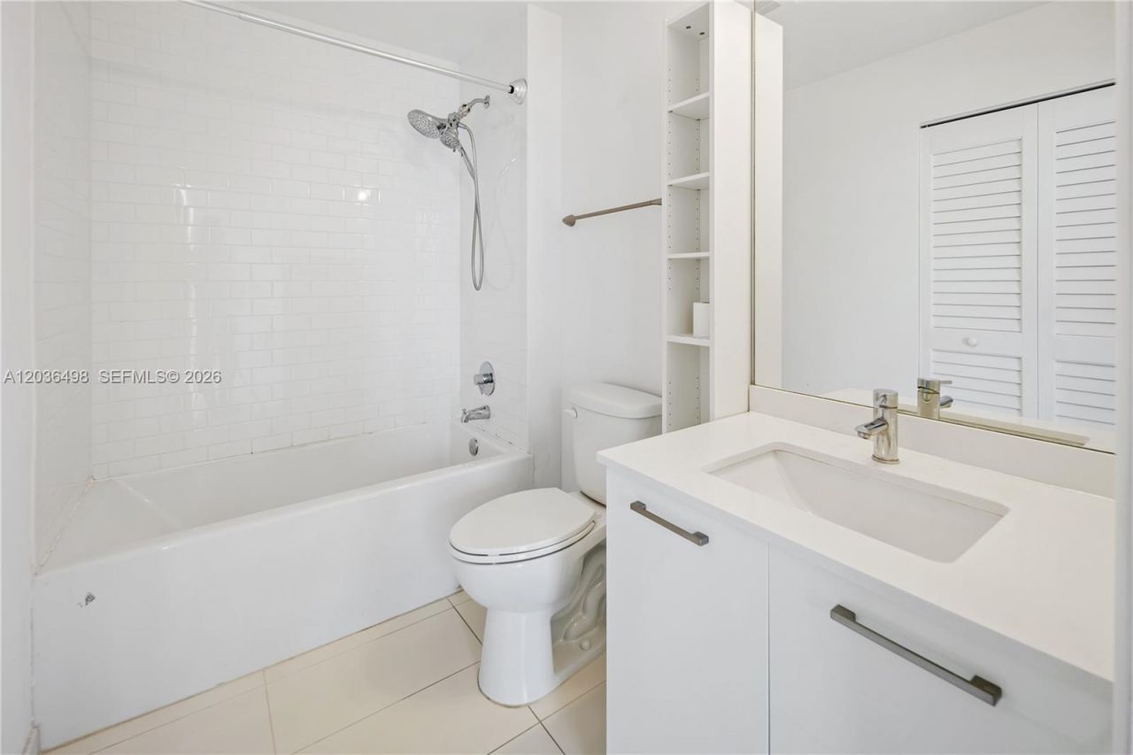 151 SE 1st St , Unit 3202, Miami, FL 33131 Photo