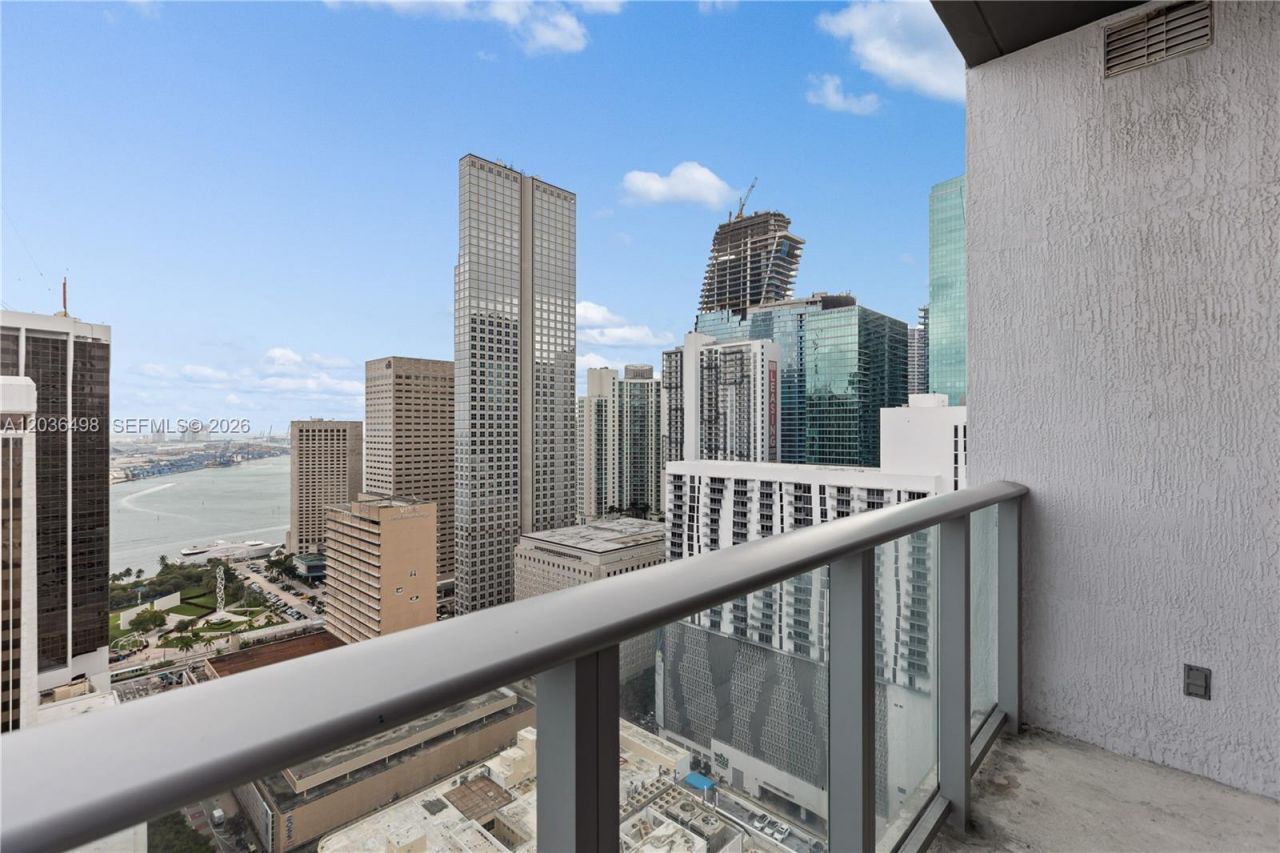 151 SE 1st St , Unit 3202, Miami, FL 33131 Photo