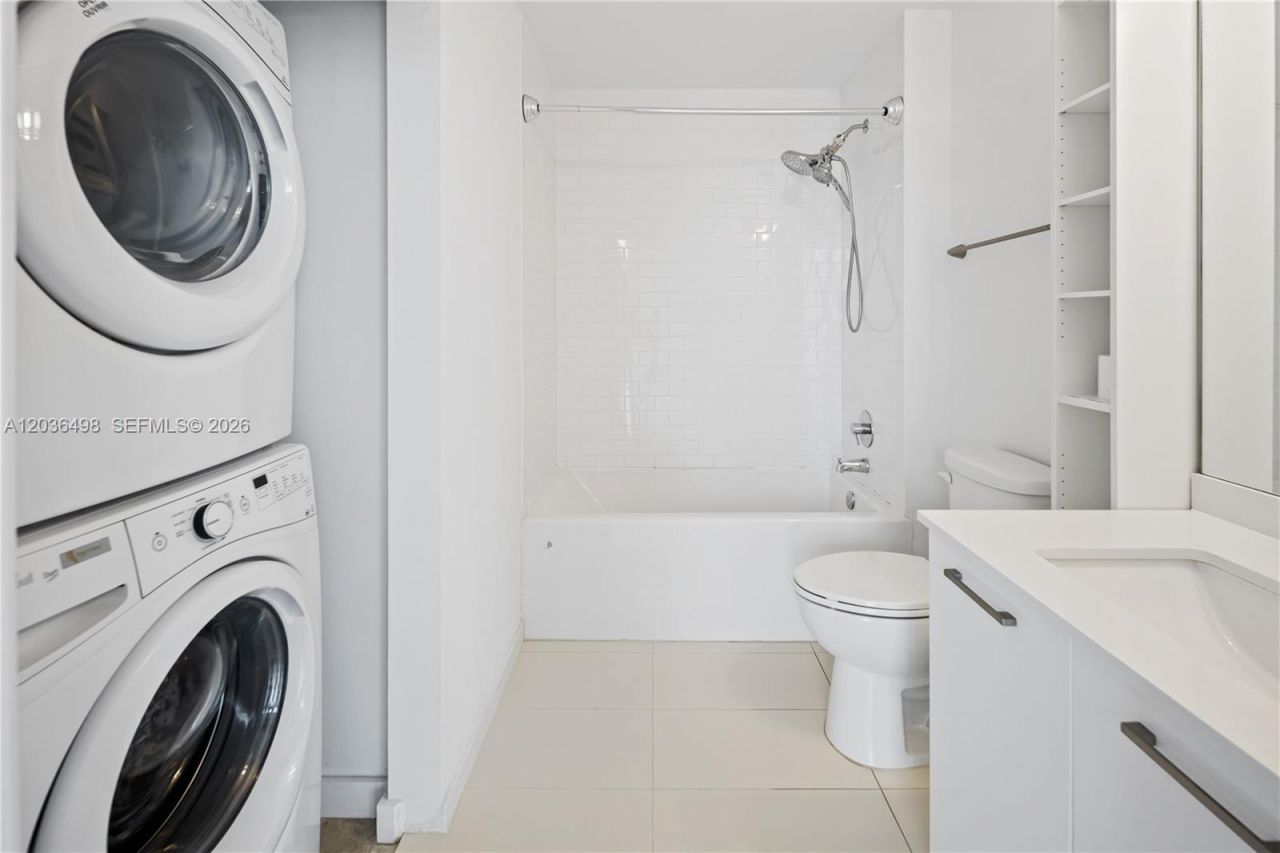 151 SE 1st St , Unit 3202, Miami, FL 33131 Photo