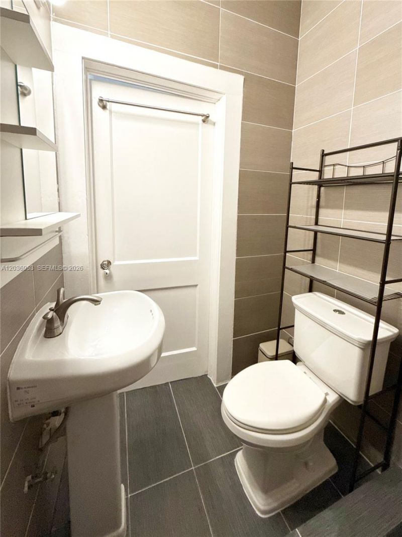 124 Mendoza Ave, Unit 1A, Coral Gables, FL 33134 Photo