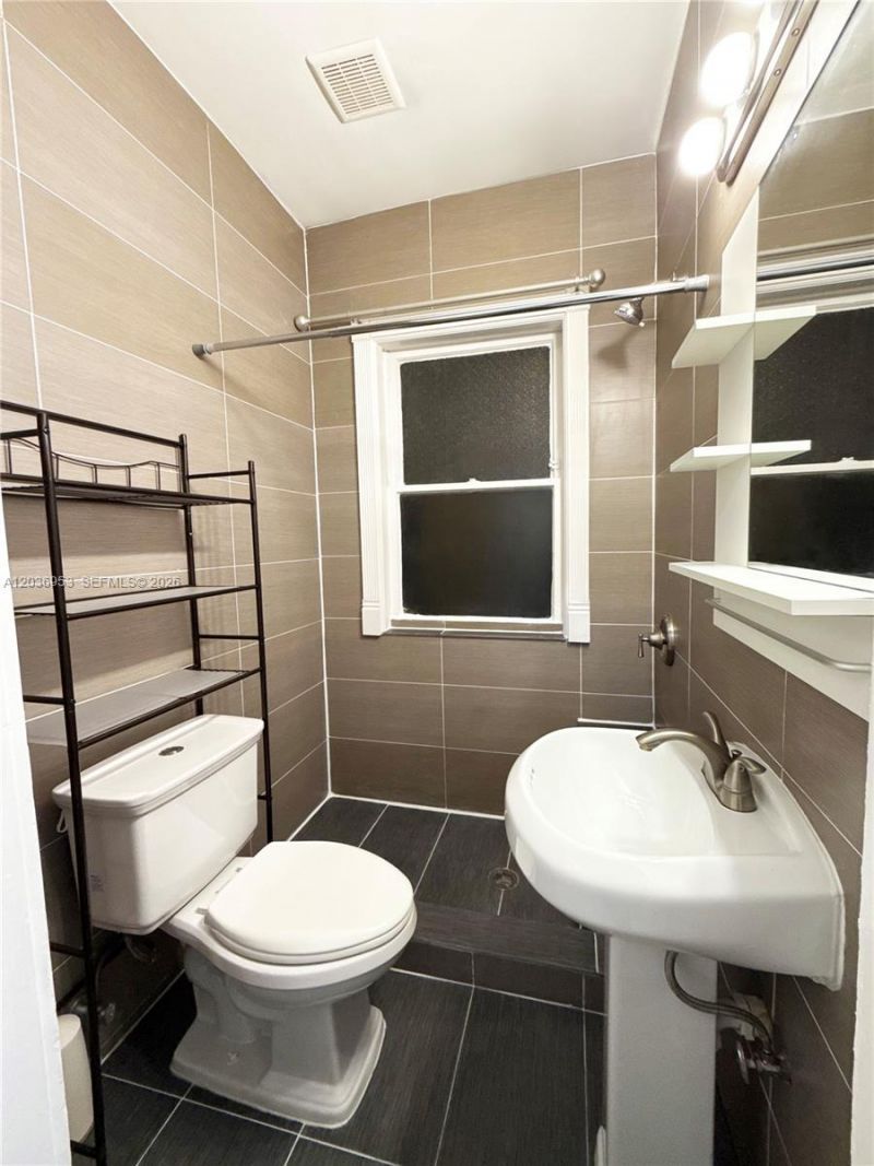 124 Mendoza Ave, Unit 1A, Coral Gables, FL 33134 Photo