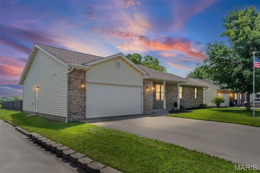 95 Sunbeam Drive , Highland, IL 62249 Main Photo