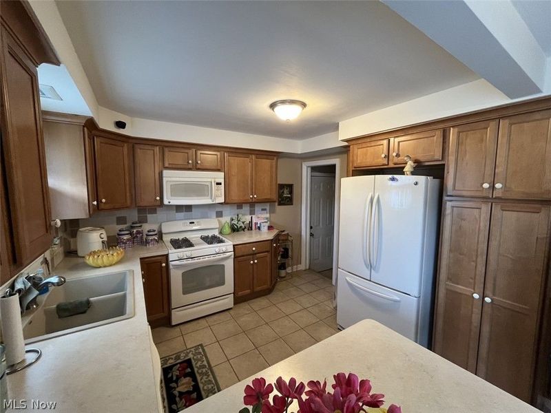 413 Parkview Drive , Girard, OH 44420 Photo 14