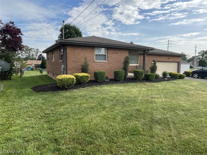 413 Parkview Drive , Girard, OH 44420 Photo 2