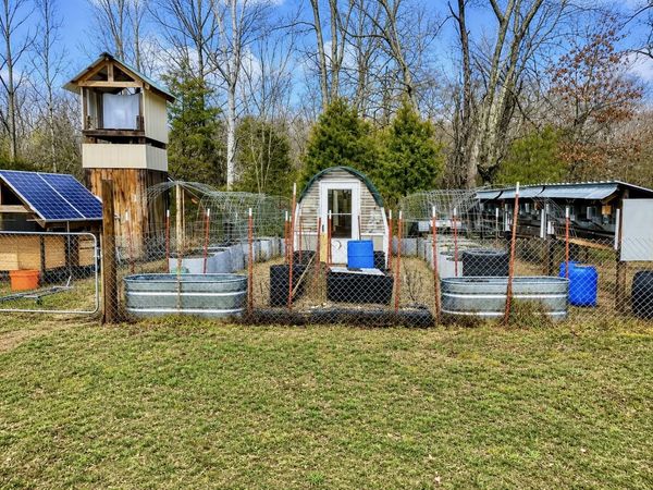 2071 Deer Creek Rd , Linden, TN 37096