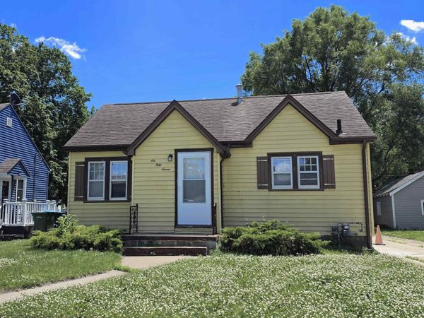 657 Dawson , Waterloo, IA 50703