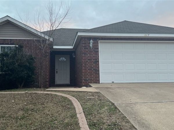 2607 SW 10Th Street , Bentonville, AR 72712