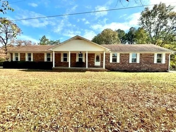 309 KIRKPATRICK DR, Selmer, TN 38375