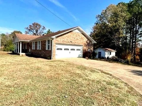 309 KIRKPATRICK DR, Selmer, TN 38375