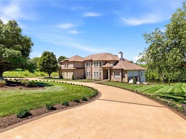 15614 Quail Ridge Drive, Smithville, MO 64089