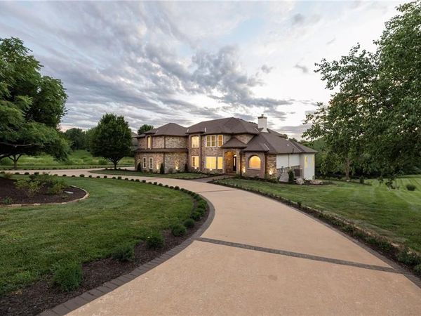 15614 Quail Ridge Drive, Smithville, MO 64089
