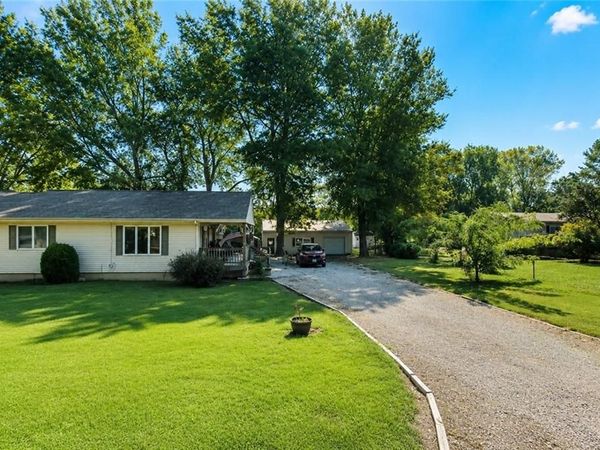 24719 S King Road, Peculiar, MO 64078