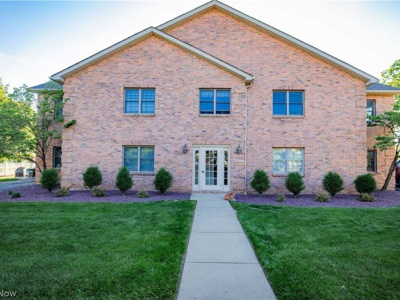 1852 Massachusetts Avenue, Unit 8, Poland, OH 44514 Photo 1