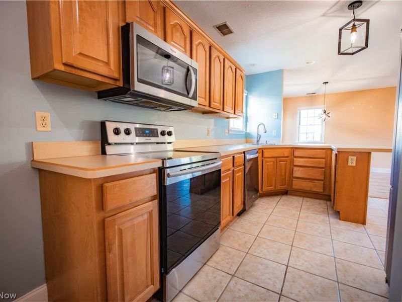 1852 Massachusetts Avenue, Unit 8, Poland, OH 44514 Photo 2