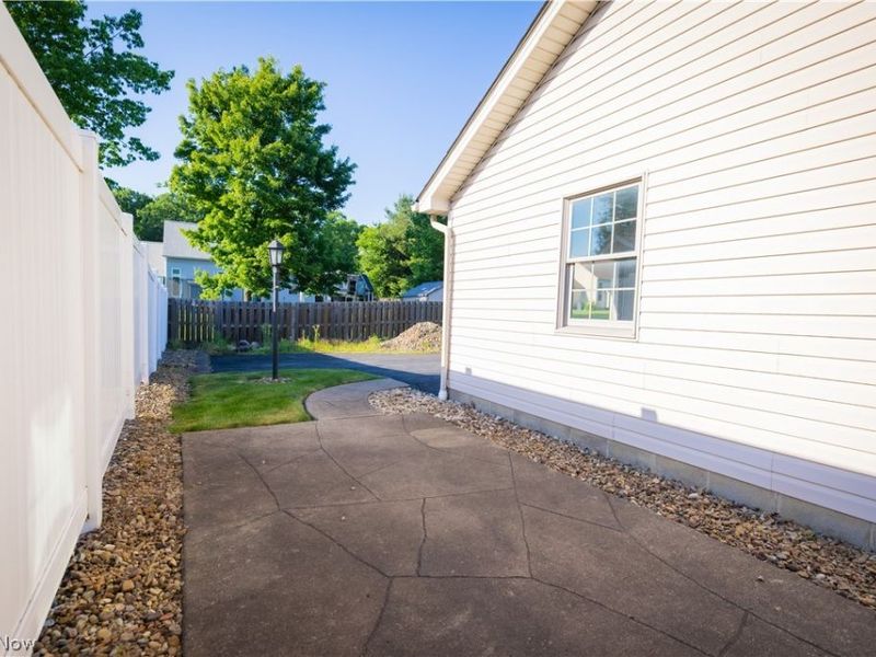 1852 Massachusetts Avenue, Unit 8, Poland, OH 44514 Photo 27