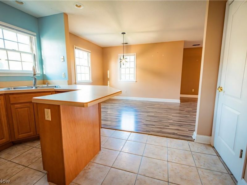 1852 Massachusetts Avenue, Unit 8, Poland, OH 44514 Photo 3