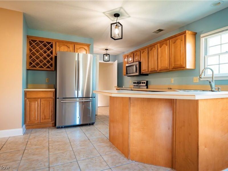 1852 Massachusetts Avenue, Unit 8, Poland, OH 44514 Photo 4