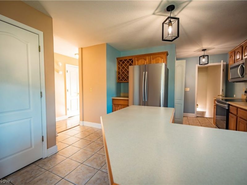 1852 Massachusetts Avenue, Unit 8, Poland, OH 44514 Photo 5