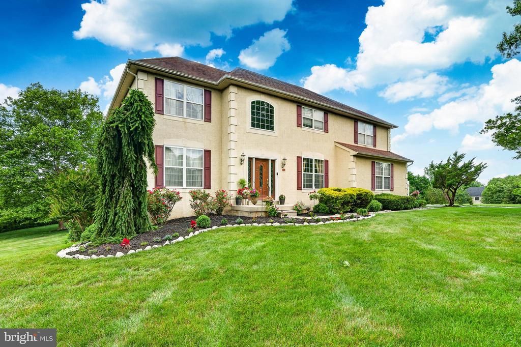 10 SURREY LANE, ROYERSFORD, PA 19468